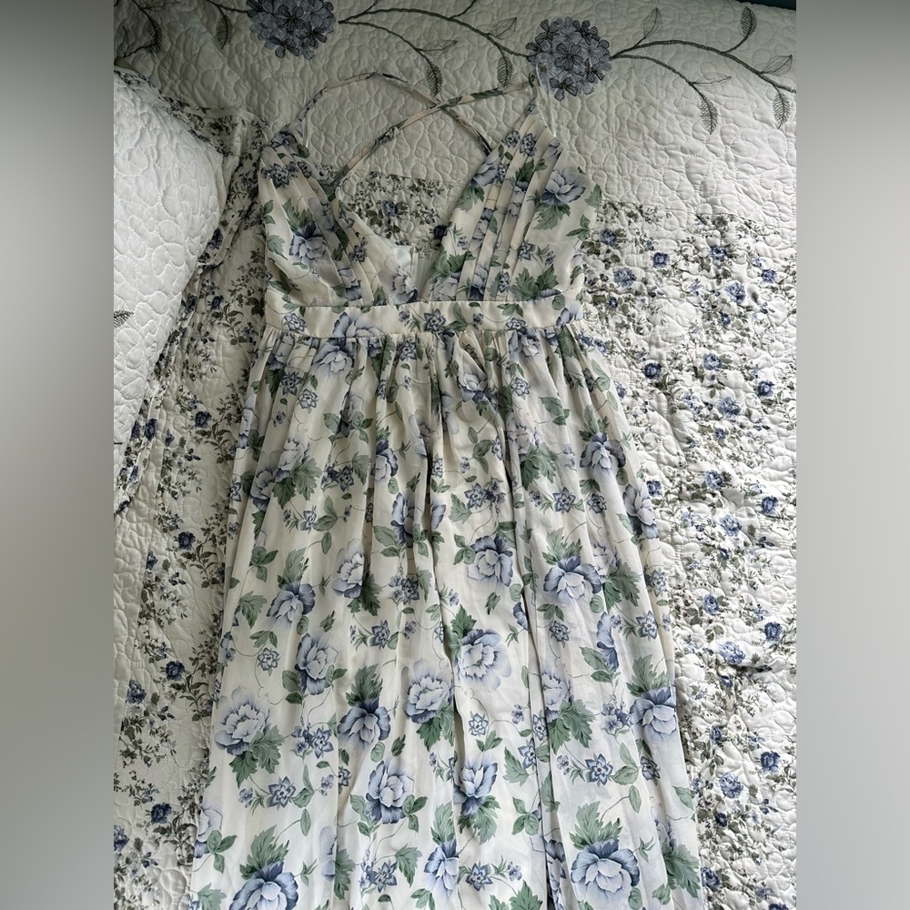 Flowered maxi dress worn once size XL